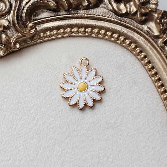 White Daisy Charm