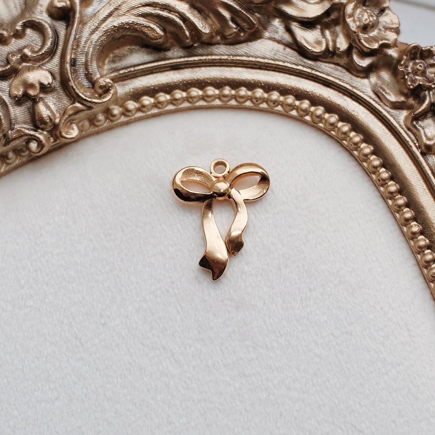 Gold Cutesy Bow Charm